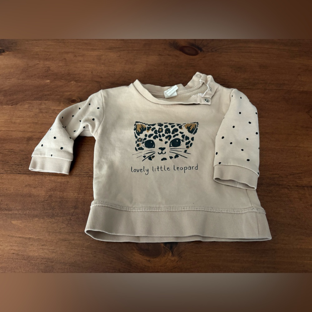 🩷6 for $20 H&M Cream Leopard Print Kids Sweatshirt
